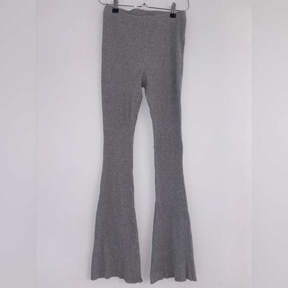 Gray Ribbed High-Waisted Flare Leggings - Picture 3 of 6